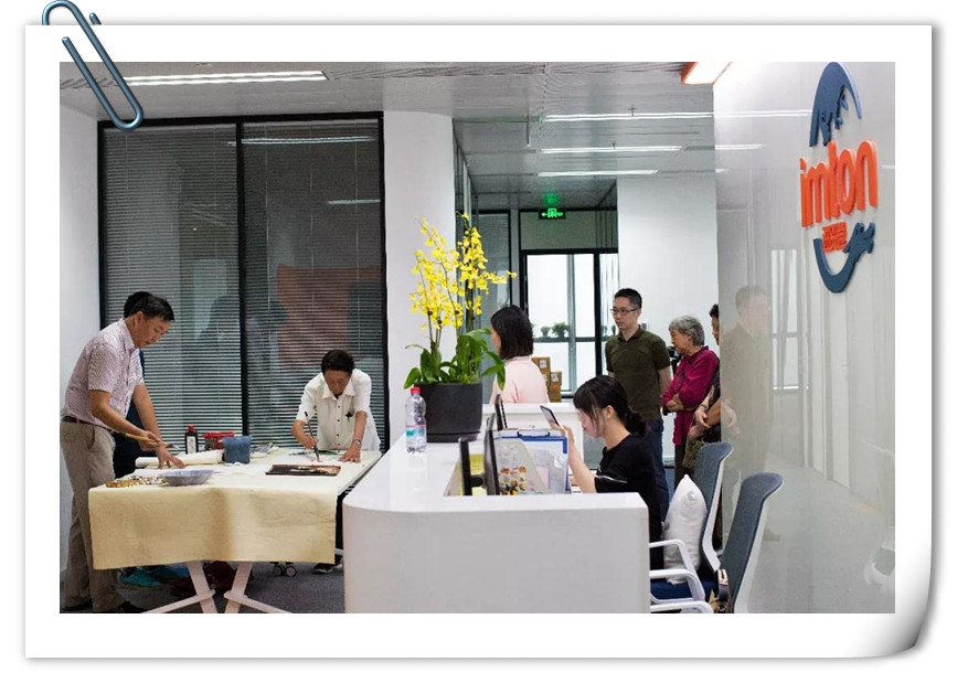 1534816619896617.jpg 進(jìn)貿(mào)通周末|著名國(guó)畫大師蒞臨進(jìn)貿(mào)通贈(zèng)《映日荷花》《紫氣東來(lái)》